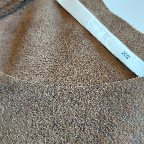 ONLY Suede Short-Sleeve T-Shirt - Picture 4 of 11